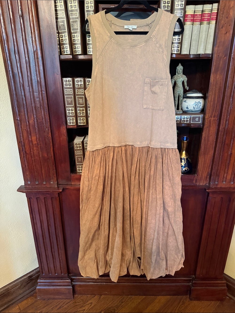 Oli and Hali  Sleeveless Maxi Dress in Warm Tan xl.  All year dress.